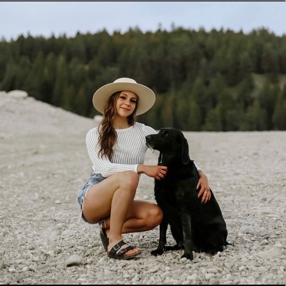 Meet your Posher, Malorie - Picture 2 of 3